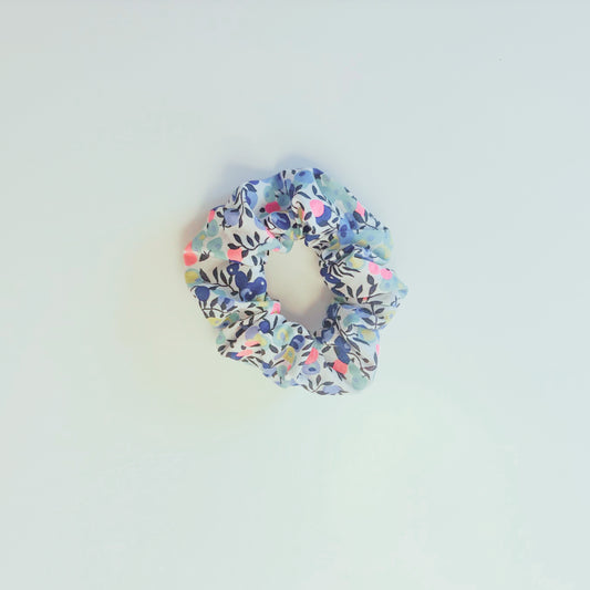 Chouchou Tana en Liberty Bleu et Rose Fluo